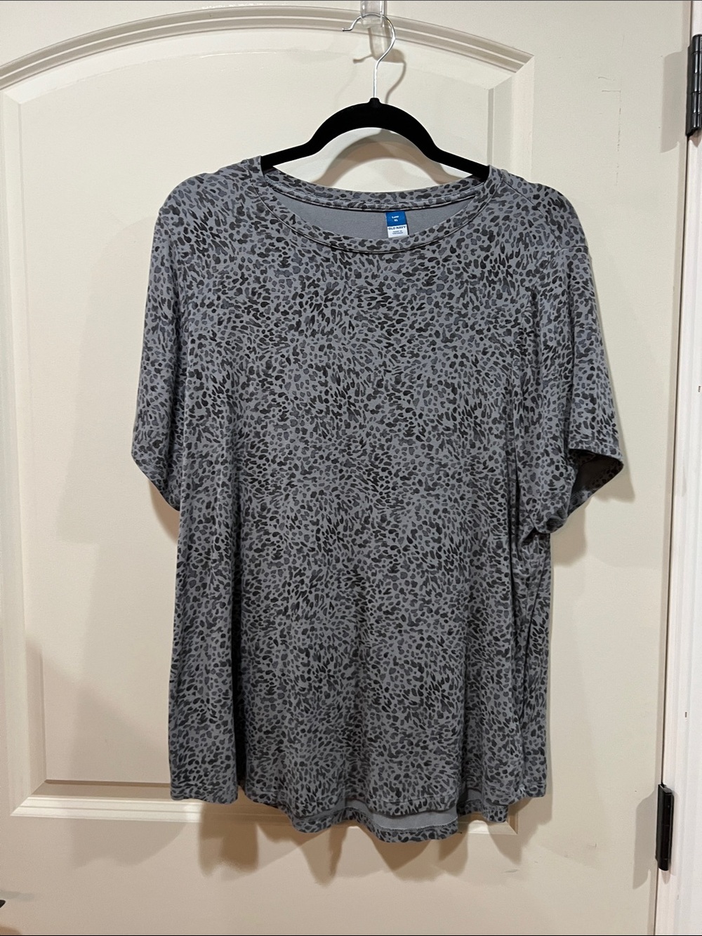 Old Navy Gray Animal Print Short Sleeve Tee